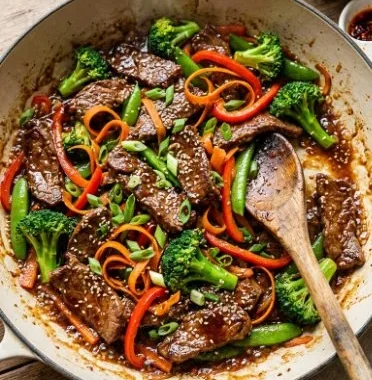 Delicious steak stir-fry with vibrant vegetables and juicy beef strips.