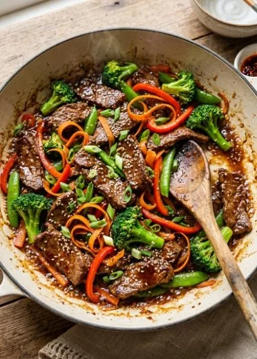 Delicious steak stir-fry with vibrant vegetables and juicy beef strips.
