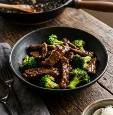 Delicious Chinese Beef and Broccoli Stir-Fry with vibrant vegetables and tender beef.